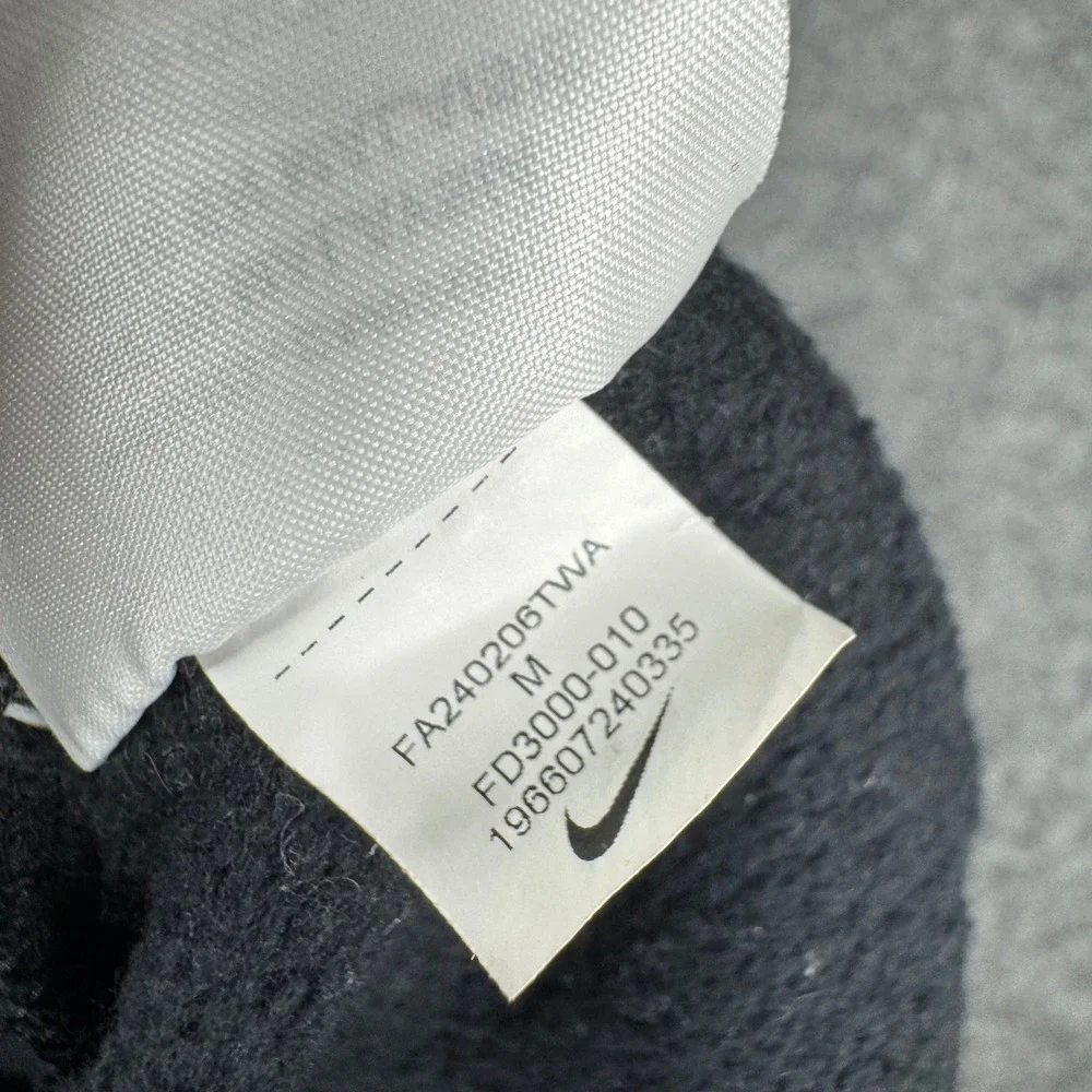 Nike Hoodie Youth Size M Black Fleece Pullover Embroidered Logo FD3000-010 Good